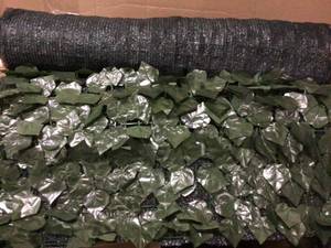 3 ft. x 10 ft. Faux Ivy Leaf Vines IndoorOutdoor Privacy Fencing Roll Customer Returns See Pictures