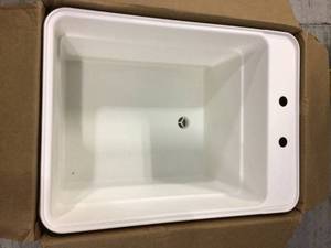 lot 15 image: MUSTEE Utilatub Combo 24 in. x 18 in. Polypropylene Floor Mounted Laundry Tub in White Customer Returns See Pictures