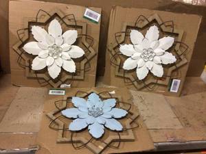 lot 19 image: White Metal Flower in Wood Frame Customer Returns See Pictures