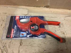 lot 39 image: Up to 2-12 in. PVC Pipe Cutter with Ratcheting Mechanism Customer Returns See Pictures