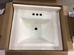 lot 93 image: BATHROOM LAVATORY Customer Returns See Pictures