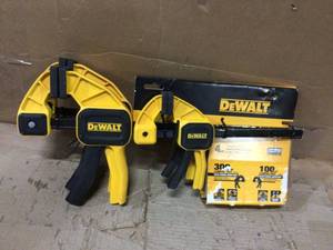 lot 100 image: DEWALT Medium and Large Trigger Clamp (4-Pack) Customer Returns See Pictures