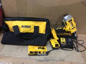 lot 1 image: DEWALT 20-Volt MAX Lithium-Ion Cordless Brushless 2-Speed 30° Paper Collated Framing Nailer wBattery and Charger Customer Returns See Pictures