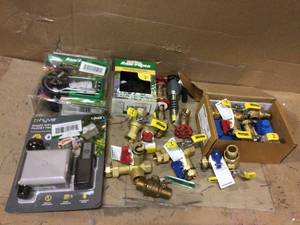 lot 51 image: MIX LOT OF VARIOUS TOOLS & MISC
