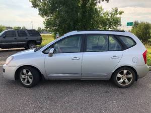 2007 Kia Rondo EX  - Third Row Seating