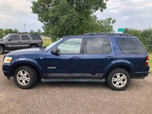 2007 Ford Explorer XLT - 4x4 LOADED V8 Model