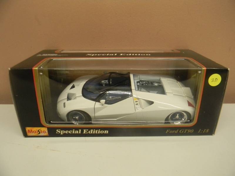 VERY COOL! 1/18 SCALE DIE-CAST - MAISTO SPECIAL EDITION FORD