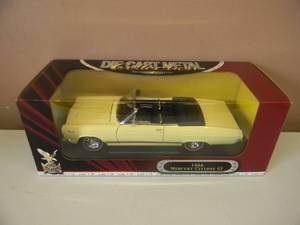 lot 5 image: 118 SCALE DIE-CAST - ROAD SIGNATURE DELUXE EDITION 1966 MERCURY CYCLONE GT. NEW IN BOX. GREAT PIECE - SEE PICTURES.