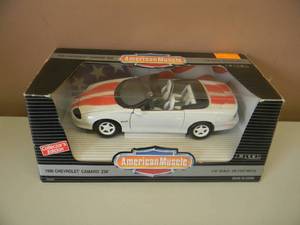 lot 13 image: 118 SCALE DIE-CAST - AMERICAN MUSCLE 1996 CHEVROLET CAMARO Z28. NEW IN BOX. GREAT PIECE - SEE PICTURES.