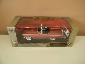 lot 14 image: 118 SCALE DIE-CAST - ROAD SIGNATURE 1957 FORD THUNDERBIRD. NEW IN BOX. GREAT PIECE - SEE PICTURES.