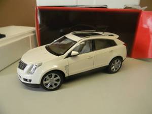 lot 15 image: 118 SCALE DIE-CAST - KYOSHO CADILLAC SRX CROSSOVER. NEW IN BOX. GREAT PIECE - SEE PICTURES.