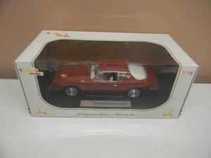 lot 17 image: 118 SCALE DIE-CAST -SIGNATURE MODELS 1963 STUDEBAKER AVANT. NEW IN BOX. GREAT PIECE - SEE PICTURES.