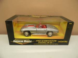 lot 21 image: 118 SCALE DIE-CAST - AMERICAN MUSCLE 1967 CORVETTE STING RAY. NEW IN BOX. GREAT PIECE - SEE PICTURES.