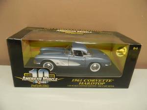 lot 22 image: AWESOME 118 SCALE DIE-CAST - AMERICAN MUSCLE 10 YEAR ANNIVERSARY 1961 CORVETTE HARDTOP. NEW IN BOX. GREAT PIECE - SEE PICTURES.