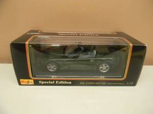 lot 23 image: 118 SCALE DIE-CAST - MAISTO SPECIAL EDITION GREEN 1998 CORVETTE CONVERTIBLE. NEW IN BOX. GREAT PIECE - SEE PICTURES.