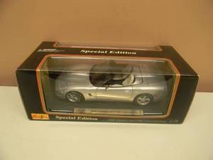 lot 24 image: 118 SCALE DIE-CAST - MAISTO SPECIAL EDITION SILVER 1998 CORVETTE CONVERTIBLE. NEW IN BOX. GREAT PIECE - SEE PICTURES.
