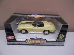 lot 33 image: 118 SCALE DIE-CAST - AMERICAN MUSCLE COLLECTORS EDITION 1967 CORVETTE L-71. NEW IN BOX. GREAT PIECE - SEE PICTURES.