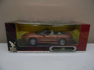 lot 44 image: 118 SCALE DIE-CAST - ROAD SIGNATURE 2002 PONTIAC FIREBIRD TRANS AM. NEW IN BOX. GREAT PIECE - SEE PICTURES.
