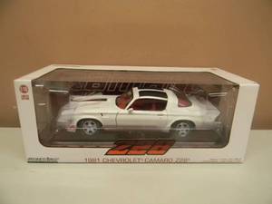 lot 45 image: AWESOME 118 SCALE DIE-CAST - GREENLIGHT 1981 CHEVROLET CAMARO Z28. NEW IN BOX. GREAT PIECE - SEE PICTURES.