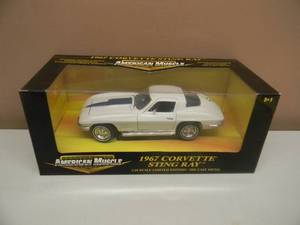 lot 46 image: 118 SCALE DIE-CAST - AMERICAN MUSCLE 1967 CORVETTE STINGRAY - NEW IN BOX - GREAT PIECE - SEE PICTURES