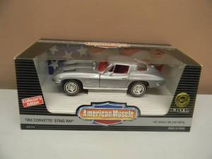 lot 65 image: 118 SCALE DIE-CAST - AMERICAN MUSCLE 1963 CORVETTE STINGRAY - NEW IN BOX - GREAT PIECE - SEE PICTURES
