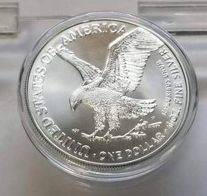 lot 11 image: 2021 TYPE 2 REVERSE AMERICAN SILVER EAGLE 1 TROY OZ. .999 FINE SILVER IN AIRTITE