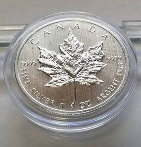 lot 16 image: 2013 CANADA $5 SILVER MAPLE LEAF 1 TROY OZ .9999 FINE SILVER IN AIRTITE