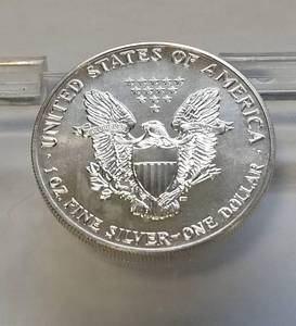 lot 28 image: 1990 AMERICAN SILVER EAGLE 1 TROY OZ .999 FINE SILVER DOLLAR