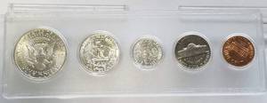 lot 37 image: 1964 US MINT SET 90% SILVER HALF QUARTER DIME IN PLASTIC