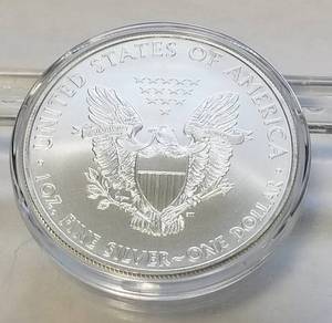 lot 55 image: 2008 AMERICAN SILVER EAGLE 1 TROY OZ. .999 FINE SILVER IN AIRTITE