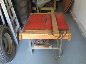 lot 25 image: Old Table Saw