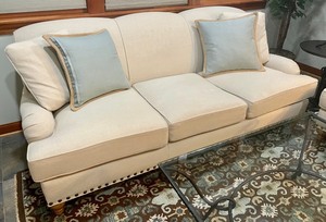 lot 1 image: Cambridge Collection Sofa