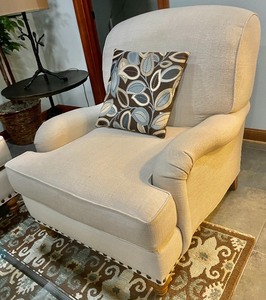 lot 2 image: Cambridge Collection Chair