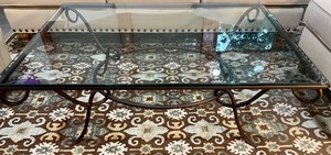 lot 4 image: Gorgeous Glass Top Coffee Table
