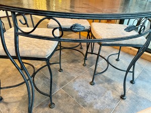 lot 17 image: Marvelous Metal and Glass Table with 4 Chairs