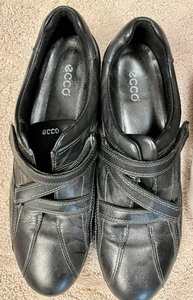 lot 29 image: Three Pairs of  Womens Shoes by Ecco, Taryn Rose and Johnson & Murphy.