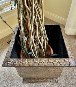 lot 72 image: Fun Faux Tree