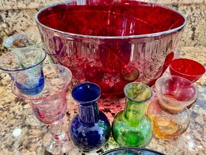 lot 76 image: Colored Glassware