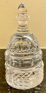 lot 79 image: Waterford Crystal Decorative U.S. Capital Piece