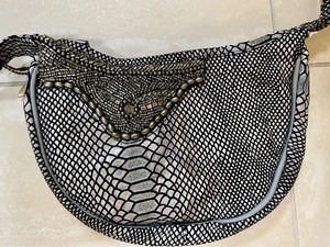 lot 36 image: Mary Frances Handbag