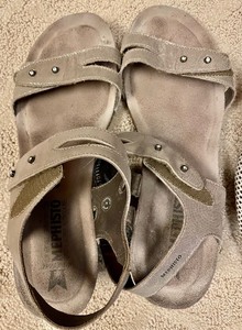 lot 30 image: Three Pairs of Size 9 Womens Shoes