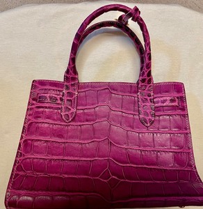 lot 45 image: Petite Dooney & Bourke Handbag