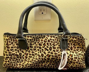 lot 87 image: Primeware Wine Purses and More