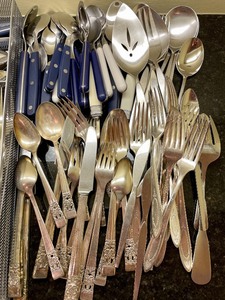lot 89 image: Lot of Flatware