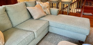 lot 205 image: Henredon Upholstered Collection Sofa with Lounge