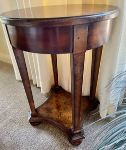 lot 207 image: Petite Accent Table by Woodbridge