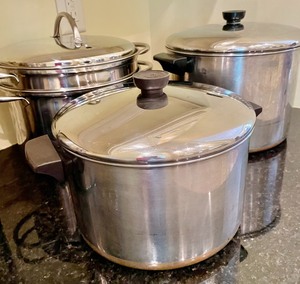 lot 222 image: Cookware Variety
