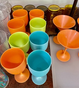 lot 216 image: Large Grouping of Plastic Glasses
