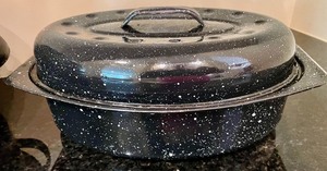 lot 220 image: 2 Roasting Pans