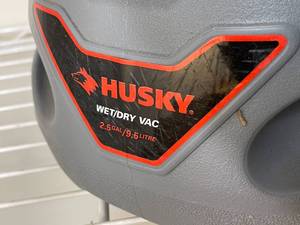 lot 106 image: Husky 2.5 Gallon Wet  Dry Vac